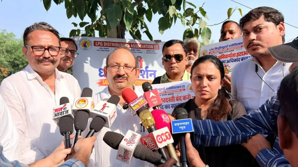 LPG वितरकों का अल्टीमेटम: एक महीने में मांगें पूरी करें, वरना हड़ताल