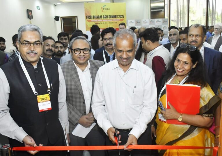 नई दिल्ली में फिक्की द्वारा आयोजित भारत R&D सम्मेलन, अनुसंधान और नवाचार पर केंद्रित
