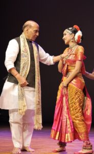 कमानी ऑडिटोरियम में गूँजे शास्त्रीय लय — राजनाथ सिंह ने की शांभवी शर्मा की सामाजिक पहल की सराहना