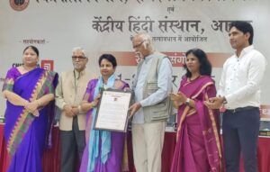 यूनिवर्सिटी ऑफ राजस्थान में डिपार्टमेंट ऑफ फाइन आर्ट्स ने स्वर्ण जयंती समारोह में दिया सम्मान
