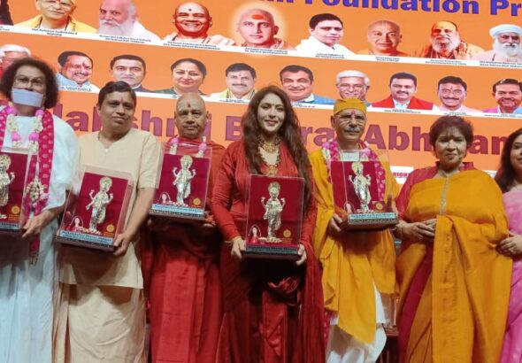 सनातन गुरुओं के सामूहिक आशीर्वाद से इशिका श्री महालक्ष्मी भारत अभियान का दिल्ली में शुभारंभ किया गया