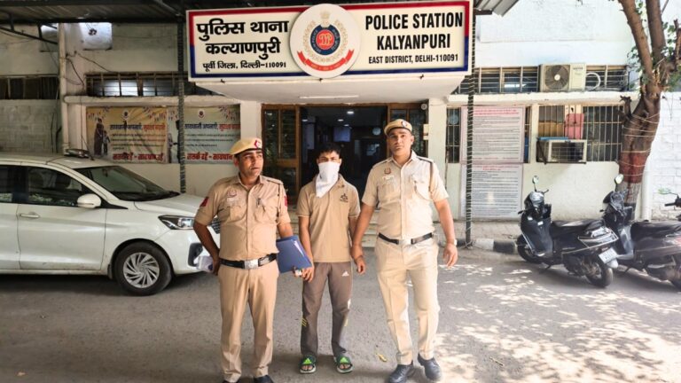 दिल्ली पुलिस की मुस्तैदी से फरार होने की कोशिश कर रहा बदमाश गिरफ्तार, पिस्तौल व कारतूस जब्त