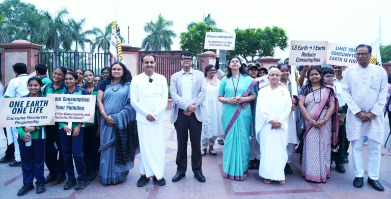 “सोलर मैन ऑफ इंडिया” प्रो. चेतन सिंह सोलंकी ने राजघाट से भारत क्लाइमेट सत्याग्रह यात्रा की शुरुआत की