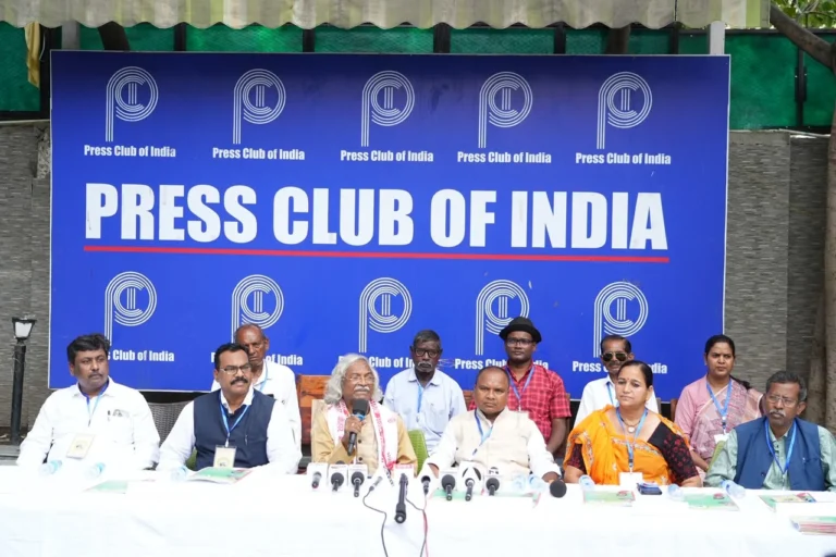 "हम आदिवासी हैं, वनवासी नहीं": राष्ट्रपति द्रौपदी मुर्मू से आदिवासी प्रतिनिधियों की अलग धर्म कोड समेत 21 सूत्रीय मांगों पर हस्तक्षेप की मांग