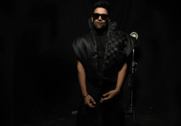 Guru Randhawa SIX: हिप-हॉप स्टाइल में नजर आए गुरु रंधावा, फैंस को पसंद आया नया अवतार