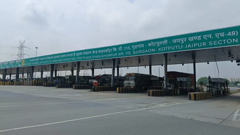 एनएच-48 शाहजहांपुर टोल प्लाजा पर एनएचएआई दिशा-निर्देशों का उल्लंघन