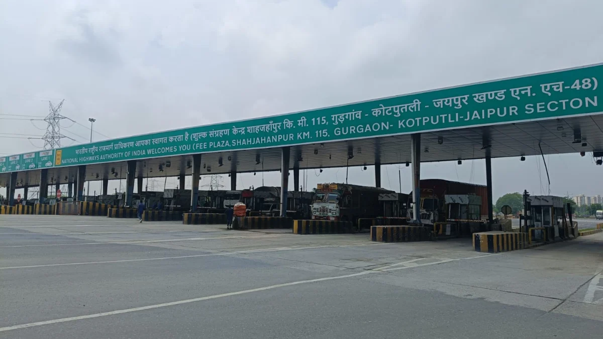 एनएच-48 शाहजहांपुर टोल प्लाजा पर एनएचएआई दिशा-निर्देशों का उल्लंघन