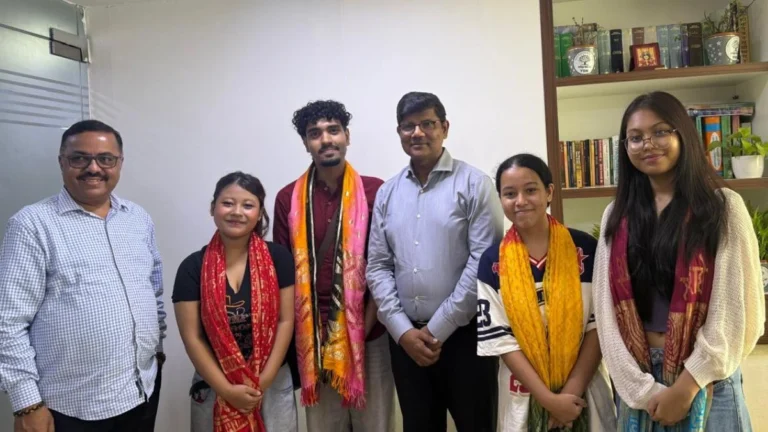 असम बाढ़ पीड़ितों के लिए Gen Z और DU छात्रों ने शुरू की राहत मुहिम