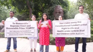 स्टेम सेल थेरेपी पर वैज्ञानिक साक्ष्यों की समीक्षा की मांग, गुरुग्राम में अभिभावकों का प्रदर्शन